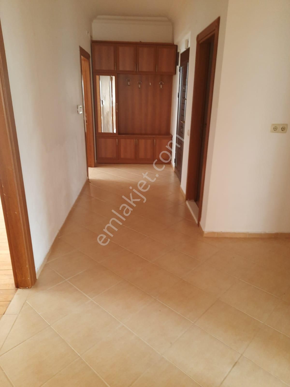 Uncalı Caddesi Üzerinde Kiralık Geniş Daire