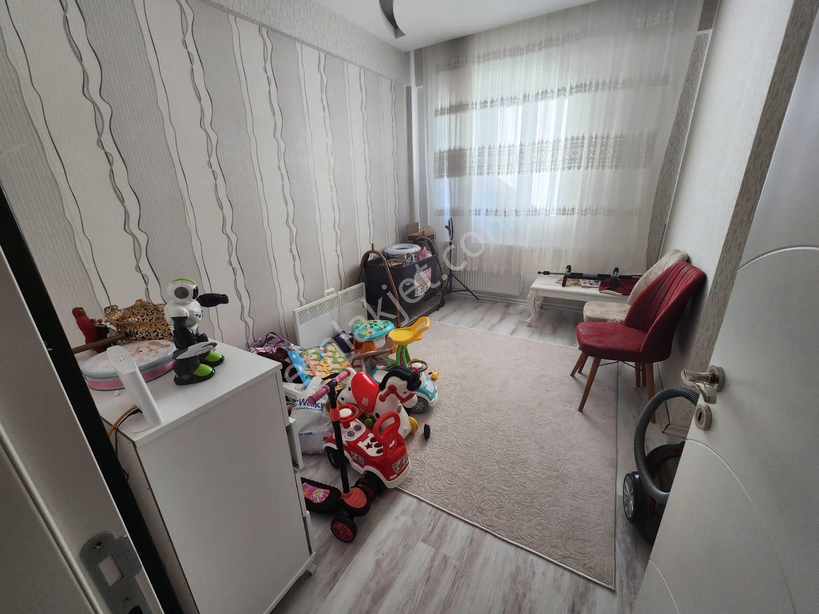 Fabrika Mahallesinde 2+1 Yüksek Metrekareli Daire - Görsel 4