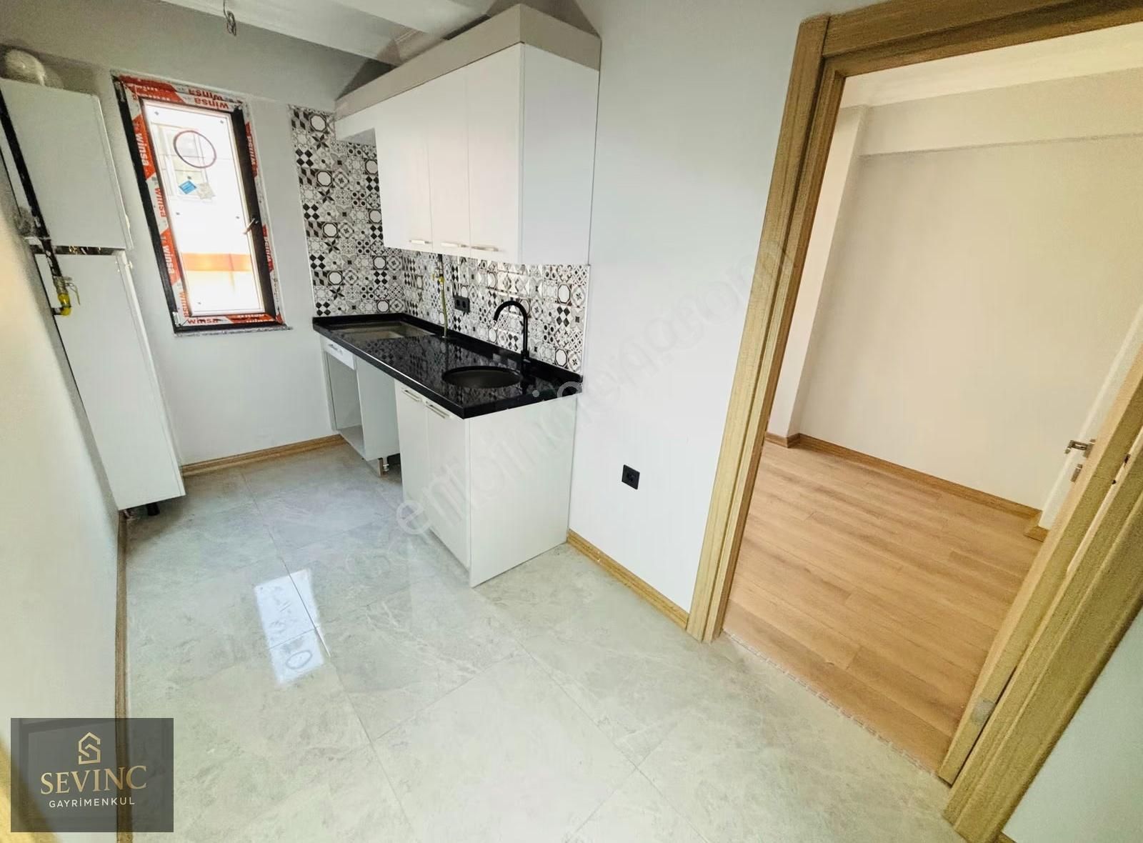 Sevinç'ten Otoparklı Ara Kat Ön Cephe 2+0 Kiralık 'sıfır' Daire - Görsel 8