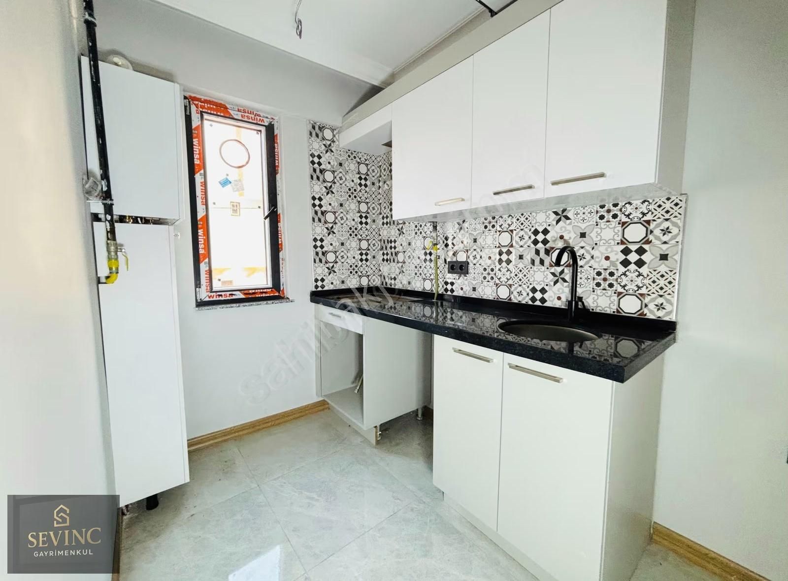 Sevinç'ten Otoparklı Ara Kat Ön Cephe 2+0 Kiralık 'sıfır' Daire - Görsel 4