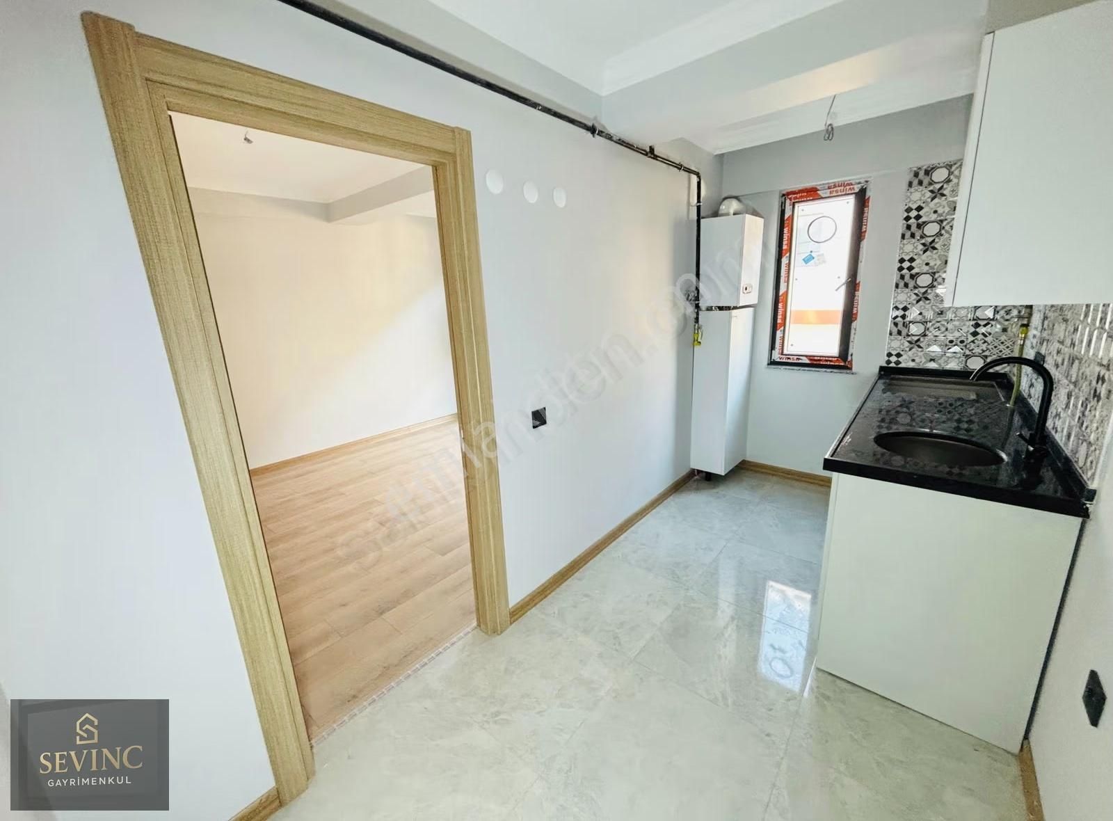 Sevinç'ten Otoparklı Ara Kat Ön Cephe 2+0 Kiralık 'sıfır' Daire - Görsel 5