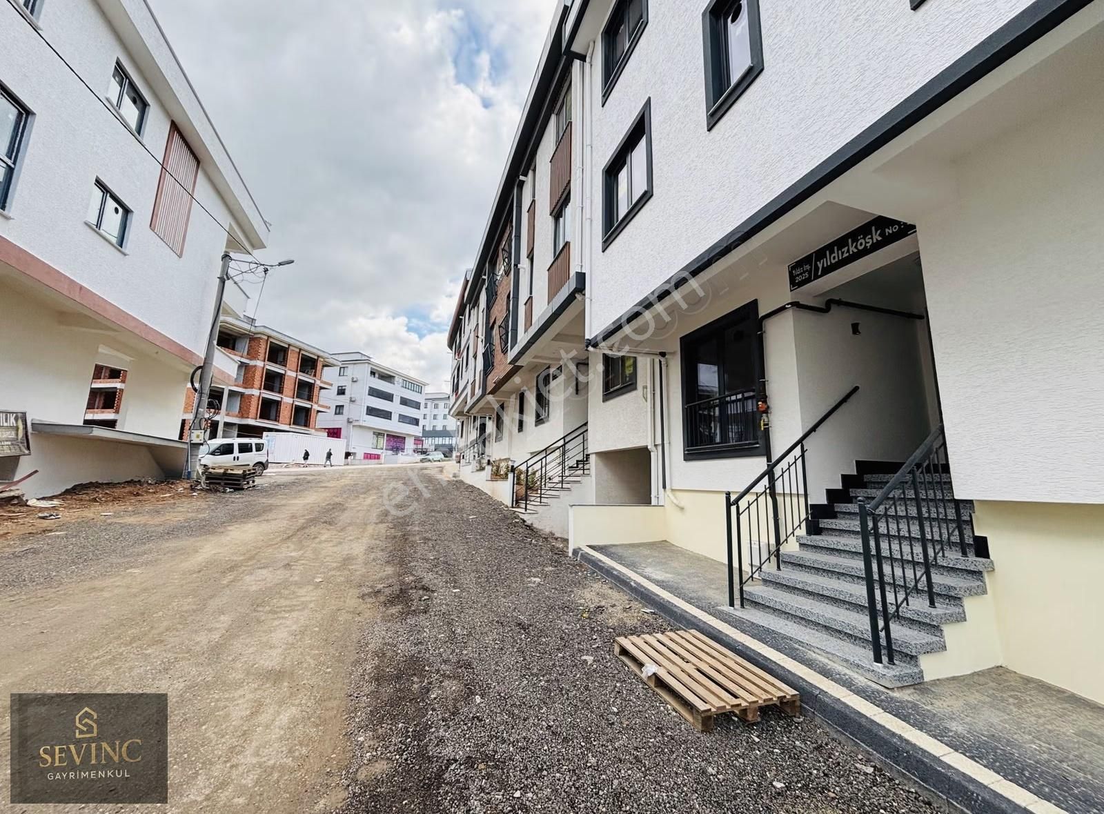 Sevinç'ten Otoparklı Ara Kat Ön Cephe 2+0 Kiralık 'sıfır' Daire - Görsel 32
