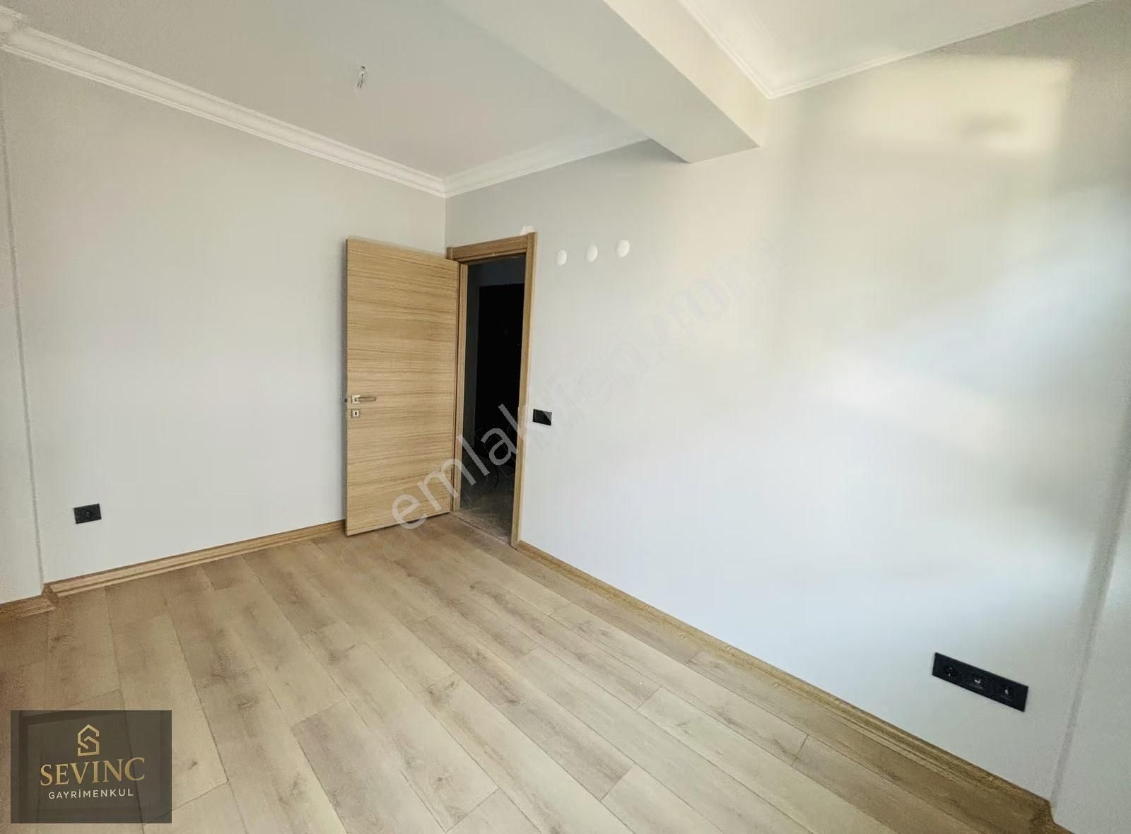 Sevinç'ten Otoparklı Ara Kat Ön Cephe 2+0 Kiralık 'sıfır' Daire - Görsel 7