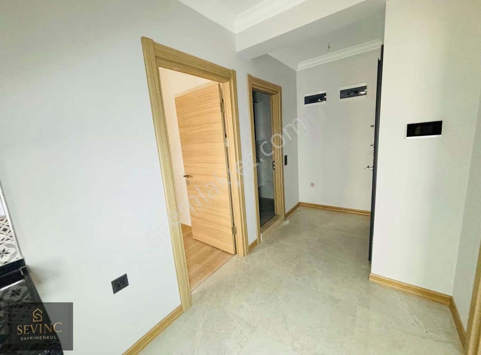 Sevinç'ten Otoparklı Ara Kat Ön Cephe 2+0 Kiralık 'sıfır' Daire - Görsel 2