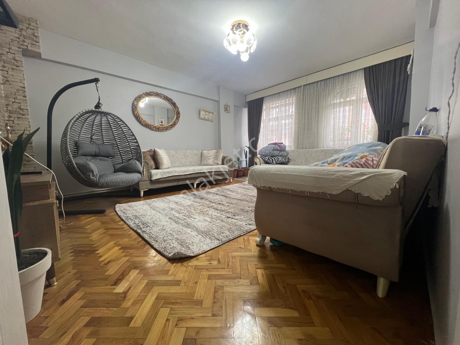 Yenibosna Zafer Mahallesinde Satılık 3+1 Daire Kentsele Hazır Metrobüse Çok Yakın