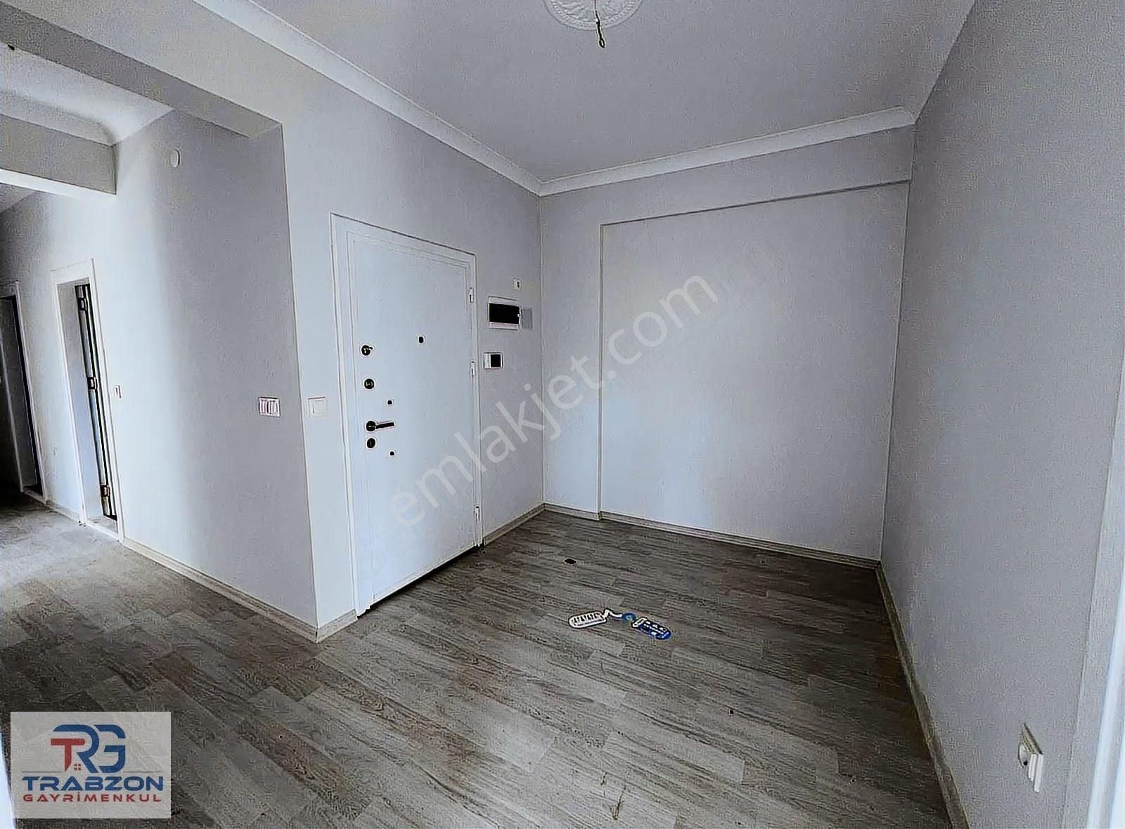 Yomra'da Satılık 3+1 Deniz Manzaralı Fırsat Daire - Görsel 6