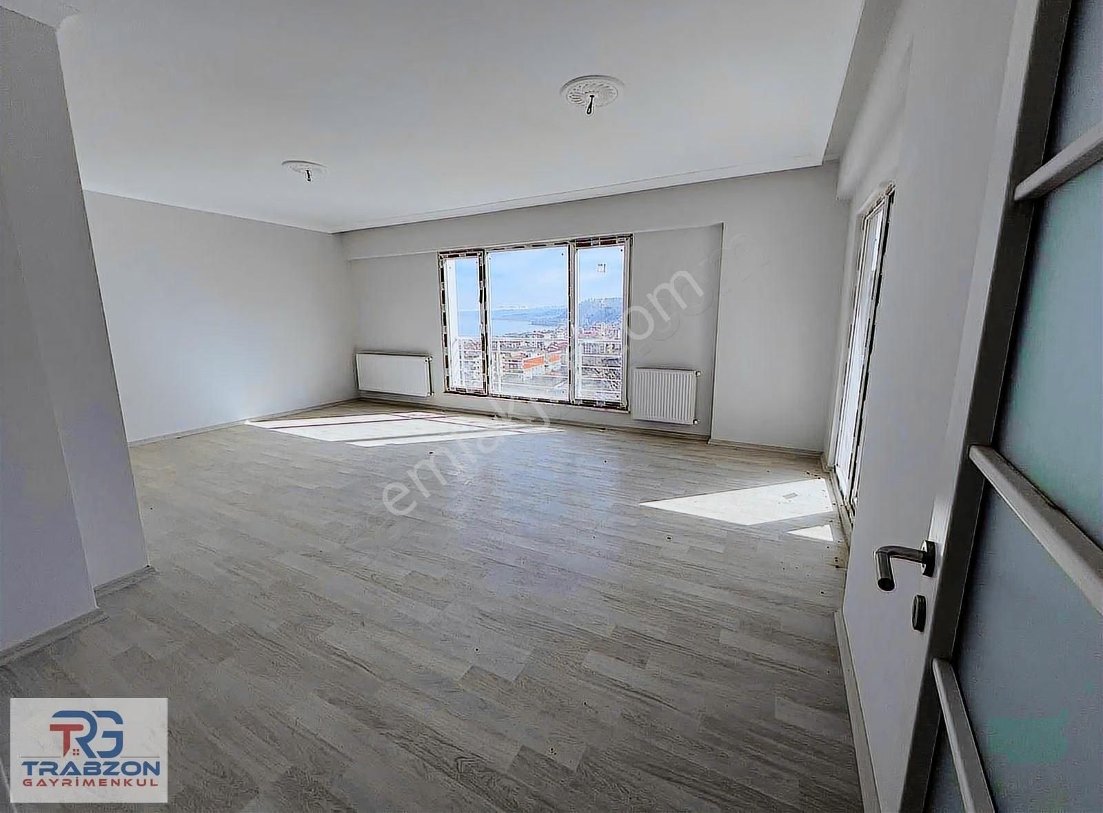 Yomra'da Satılık 3+1 Deniz Manzaralı Fırsat Daire - Görsel 16