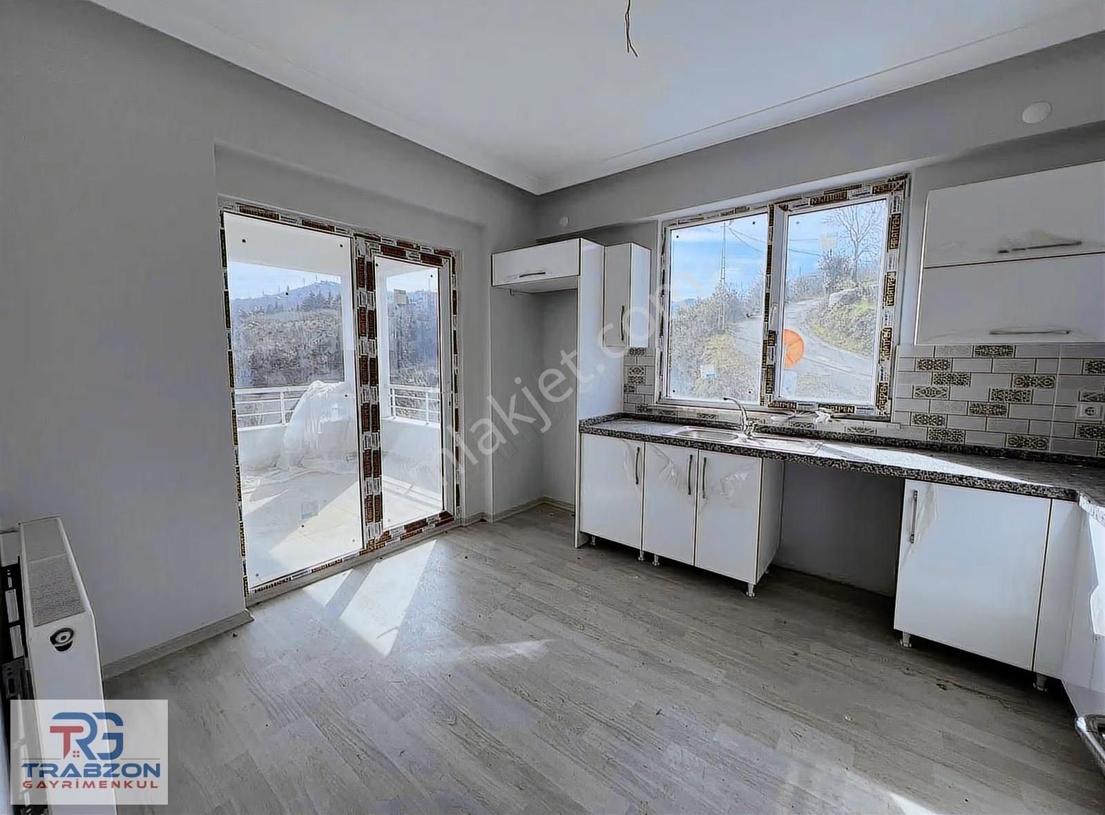 Yomra'da Satılık 3+1 Deniz Manzaralı Fırsat Daire - Görsel 2