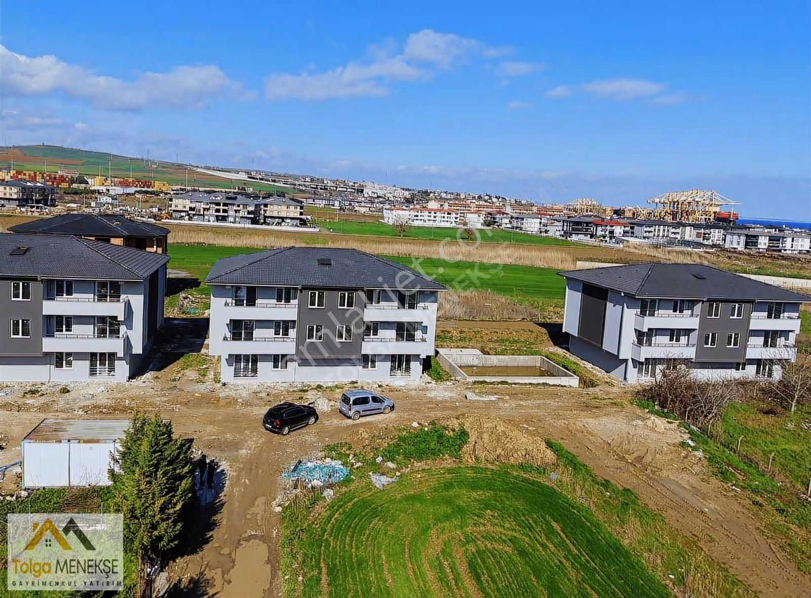 Kumbağda Havuzlu Sitede Yerden Isıtmalı Ultra Lüx 2+1 Daireler