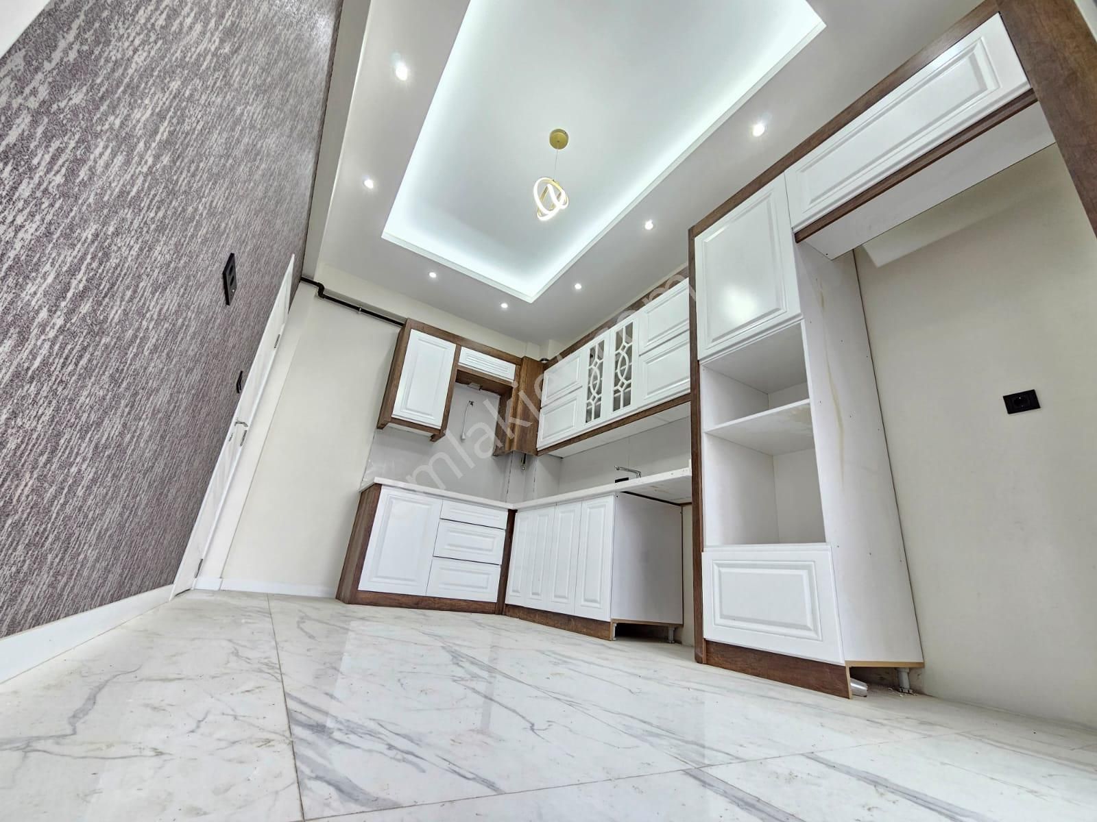 Denizli Naz Bayrak Mevki Sıfır 3+1 Ebeveyn Banyolu Ara Kat Lüks İşçilikte Kiralık Daire