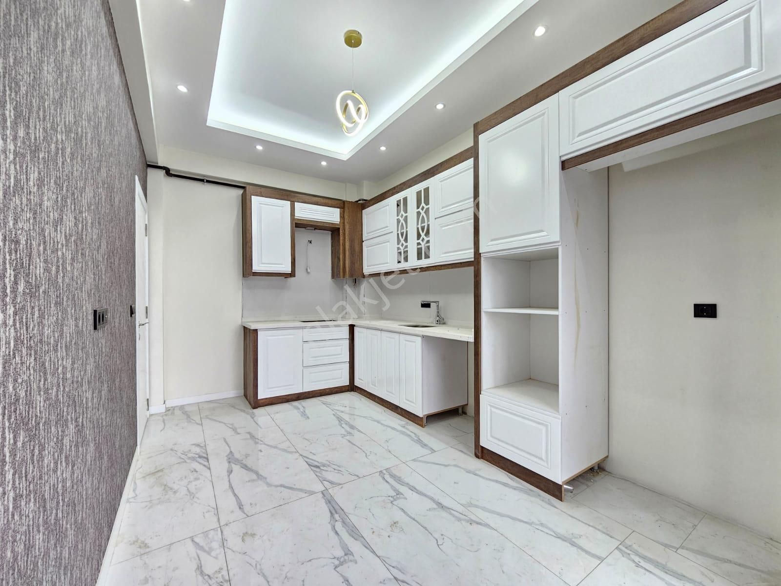 Denizli Naz Bayrak Mevki Sıfır 3+1 Ebeveyn Banyolu Ara Kat Lüks İşçilikte Kiralık Daire - Görsel 6