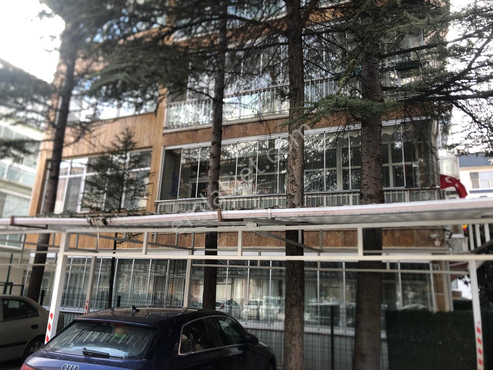 Bahçelievler'de 3+1 Ön Cephe Katta Prestijli Binada Daire - Görsel 2