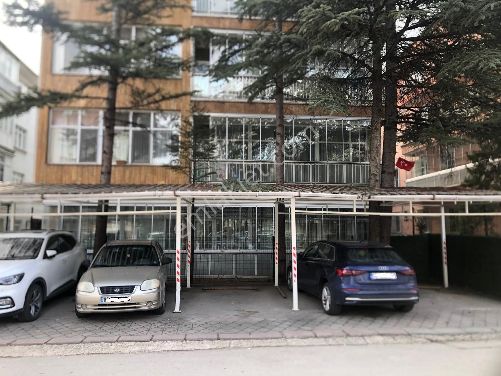 Bahçelievler'de 3+1 Ön Cephe Katta Prestijli Binada Daire