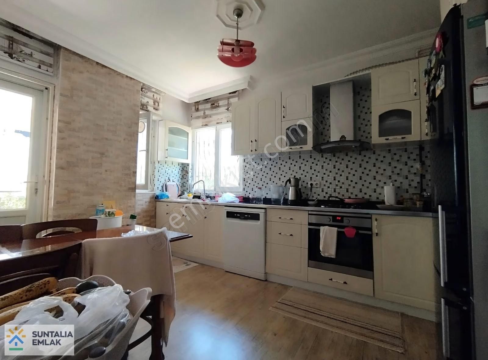Havuzlu,site İçi, Ayrı Mutfak 2 Banyo, Büyük Salon 3+1 150 M2 - Görsel 22