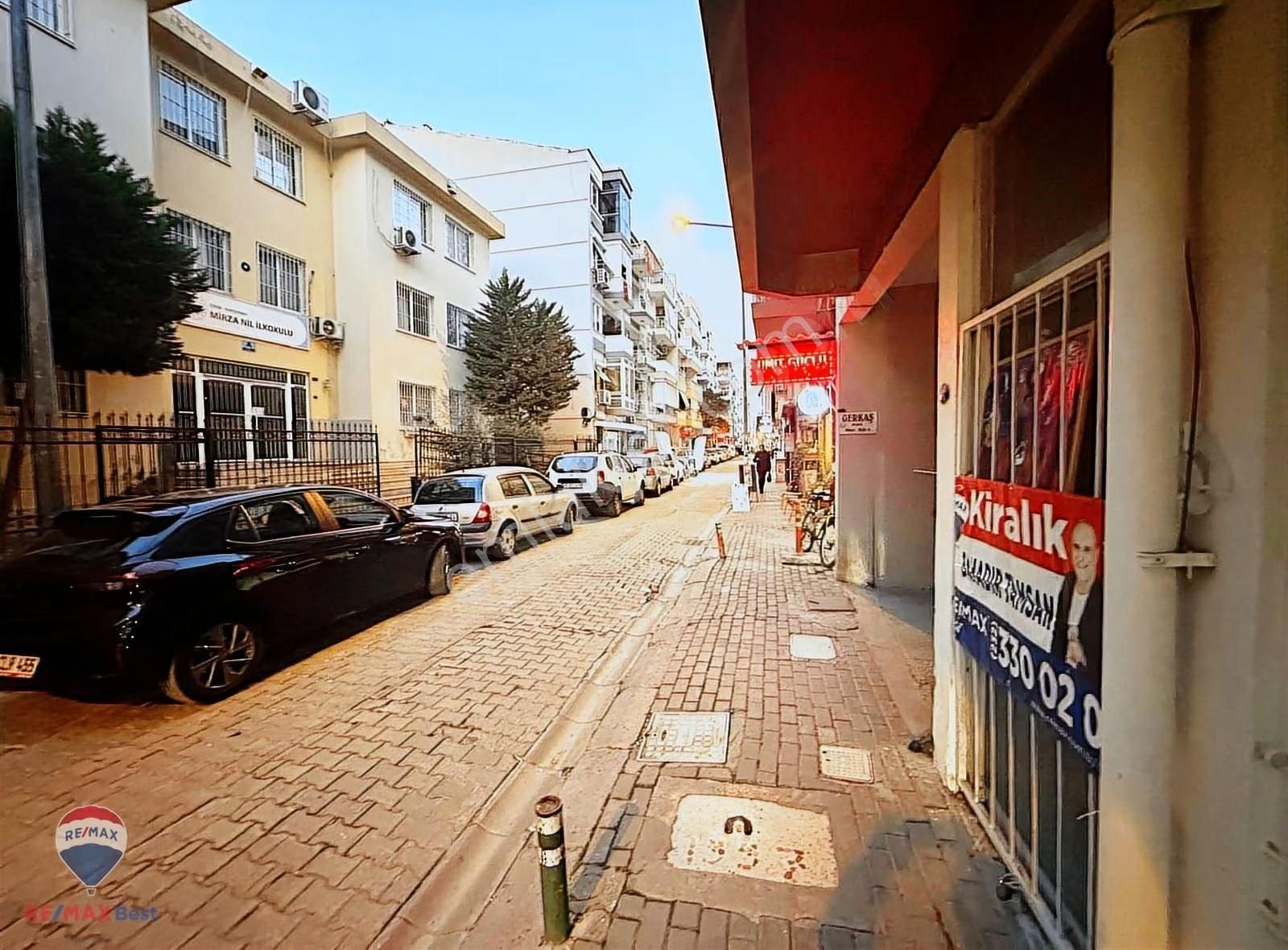 55 Karşıyaka Merkez'de Okul Karşısı Kıralık Dükkan