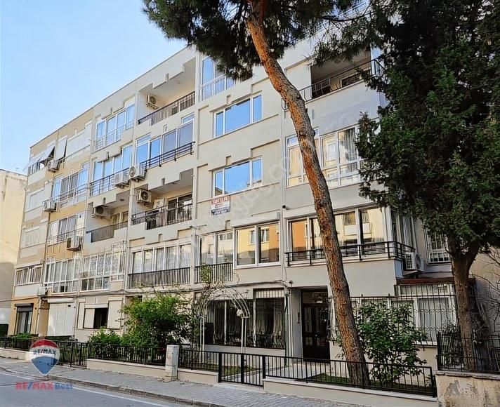 13 Bostanlı'da İzbana Yakın Geniş 3+1 Kiralık Daire