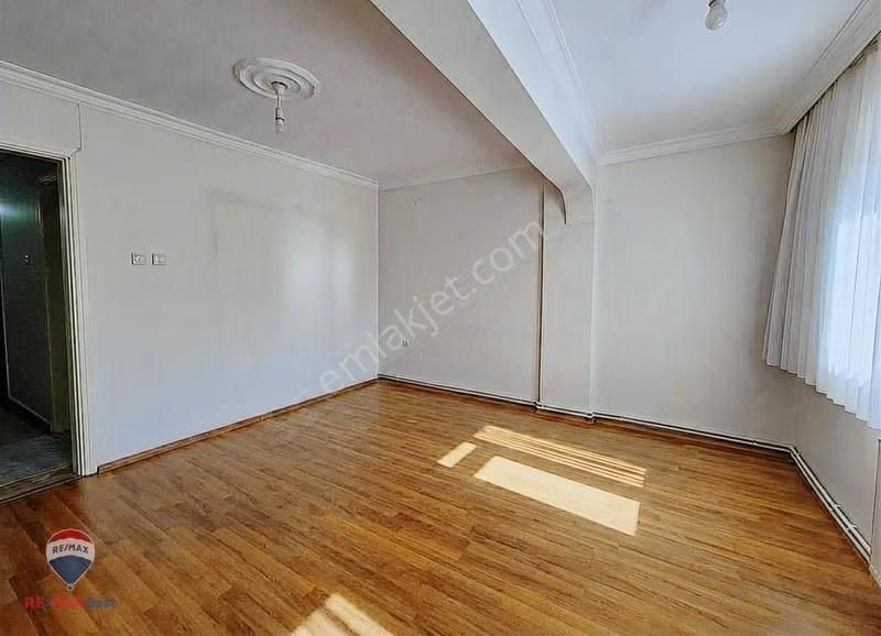 13 Bostanlı'da İzbana Yakın Geniş 3+1 Kiralık Daire - Görsel 2