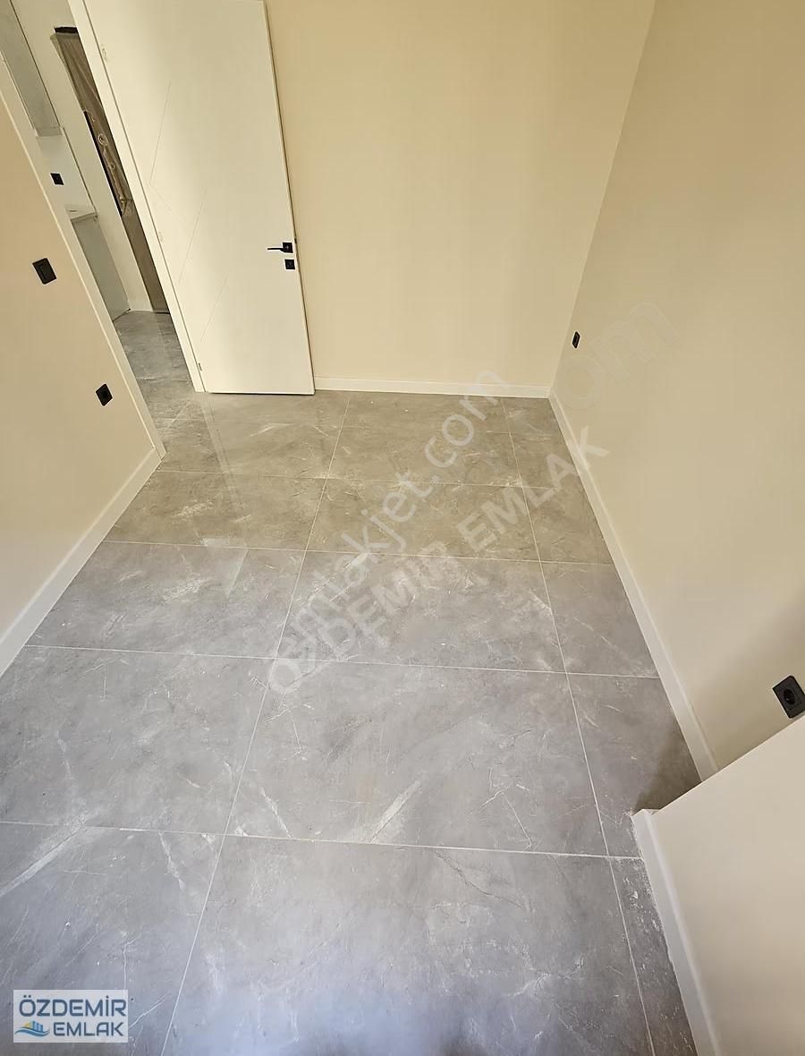 Özdemir Emlaktan Merkezde Ara Kat Yatırımlık Eksiksiz 1+1 Daire - Görsel 28