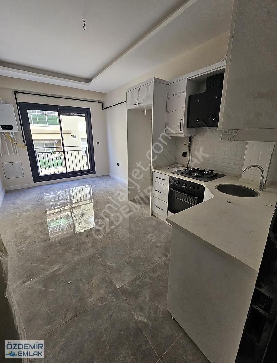Özdemir Emlaktan Merkezde Ara Kat Yatırımlık Eksiksiz 1+1 Daire - Görsel 4