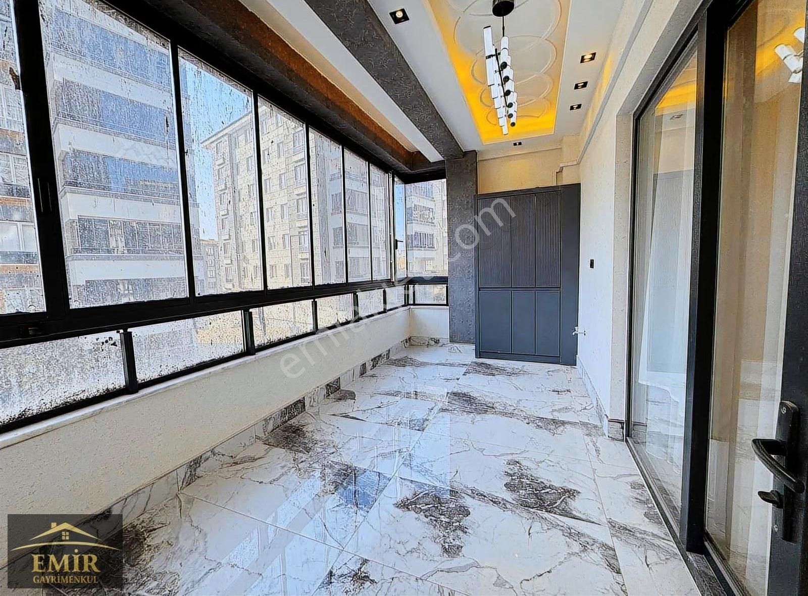 Emir Gayrimenkulden Fıstıklıkta Satılık 3.5+1 Geniş Daire Sunar