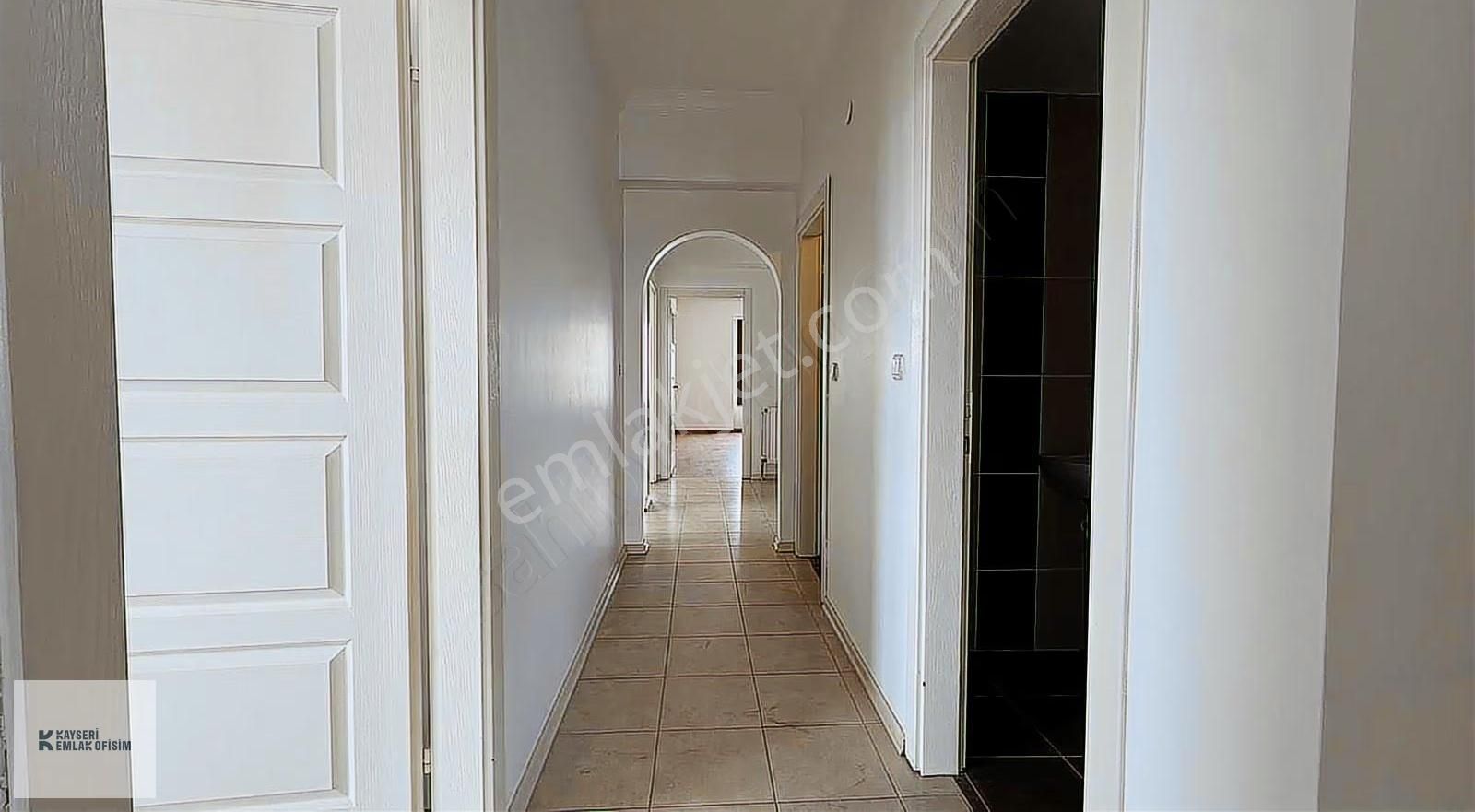 Mithatpaşa Mah.3+1 Hobi Bahçeli Kiralık Geniş Ferah Daire - Görsel 4