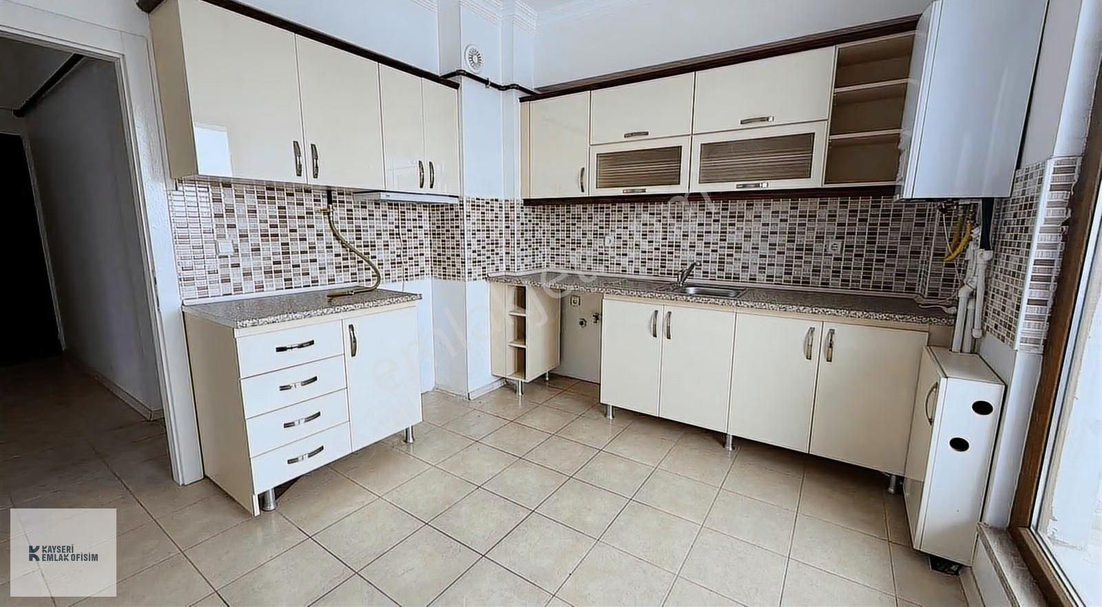 Mithatpaşa Mah.3+1 Hobi Bahçeli Kiralık Geniş Ferah Daire - Görsel 12