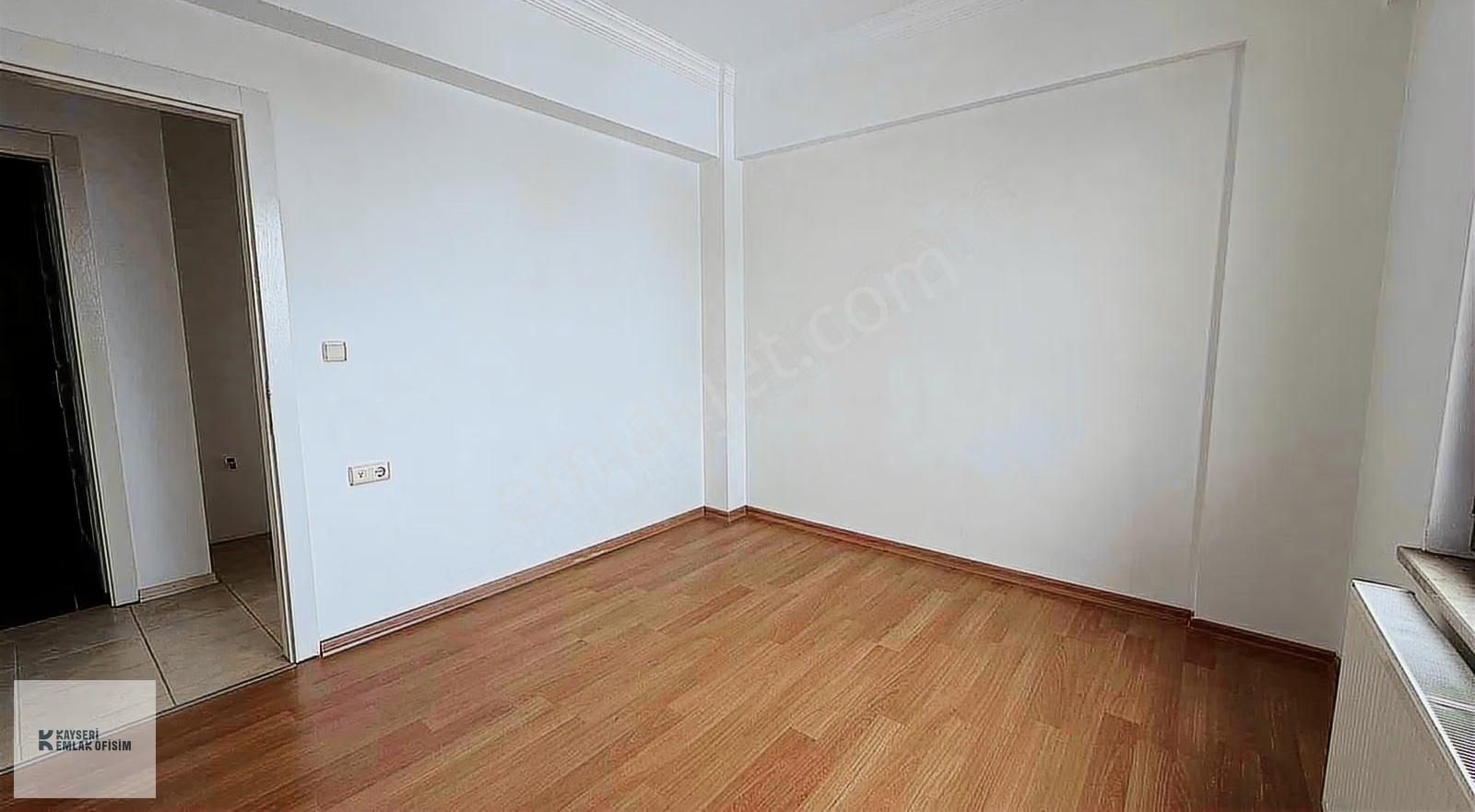 Mithatpaşa Mah.3+1 Hobi Bahçeli Kiralık Geniş Ferah Daire - Görsel 5