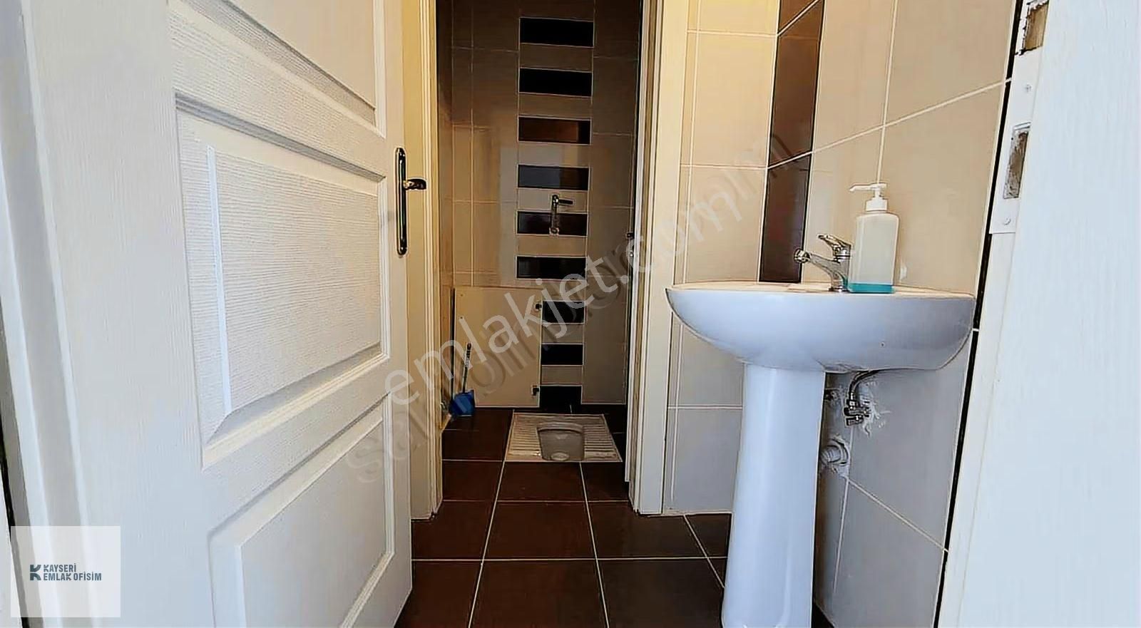 Mithatpaşa Mah.3+1 Hobi Bahçeli Kiralık Geniş Ferah Daire - Görsel 24