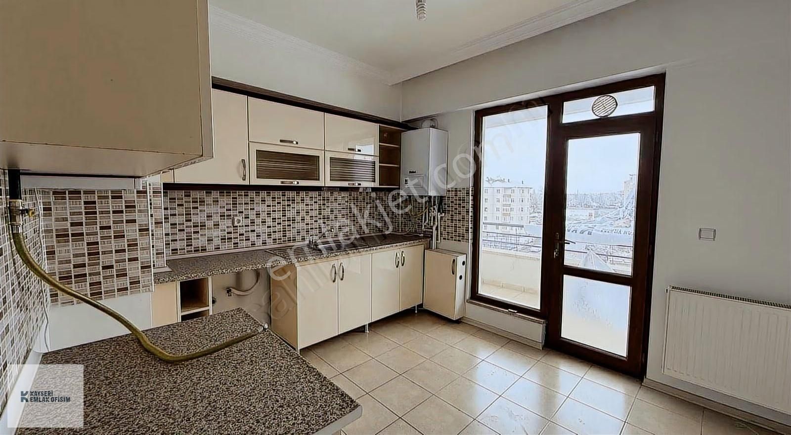 Mithatpaşa Mah.3+1 Hobi Bahçeli Kiralık Geniş Ferah Daire - Görsel 18