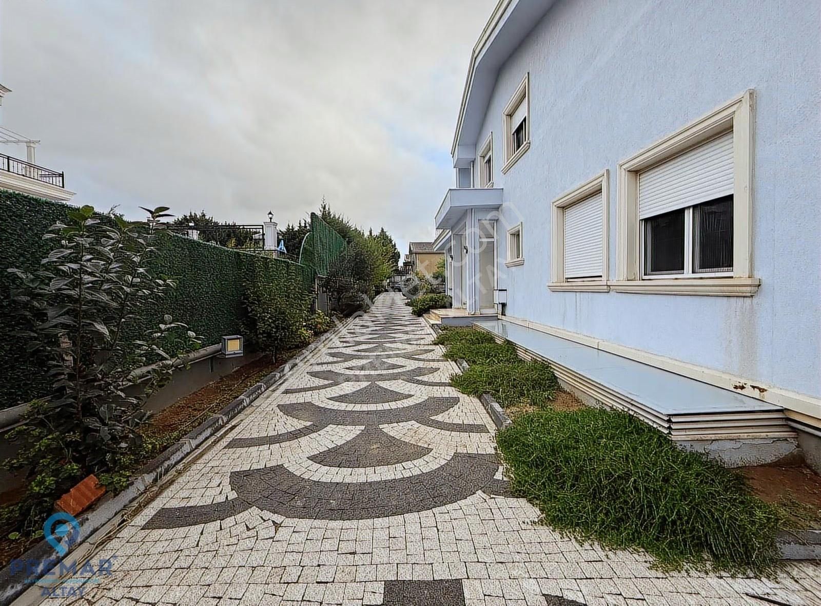 Büyükçekmece Karaağaç Mah. Doğa Evlerinde Tripleks Kiralık Villa - Görsel 2