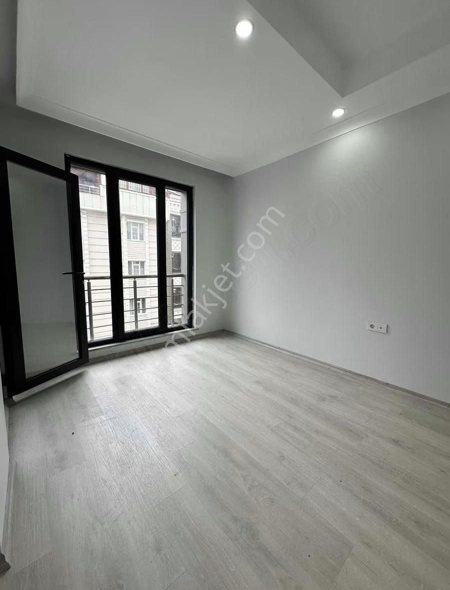 Avcılar Üniversite Mah Acil Satlık 2+1 Daire Yürüyüş Yolu Yanı - Görsel 22