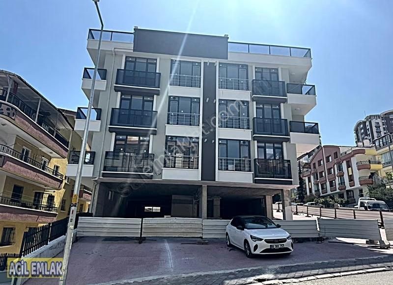 Acil Emlaktan Sıfır Lüks Yapılı Hastane Yakını Satılık Daire