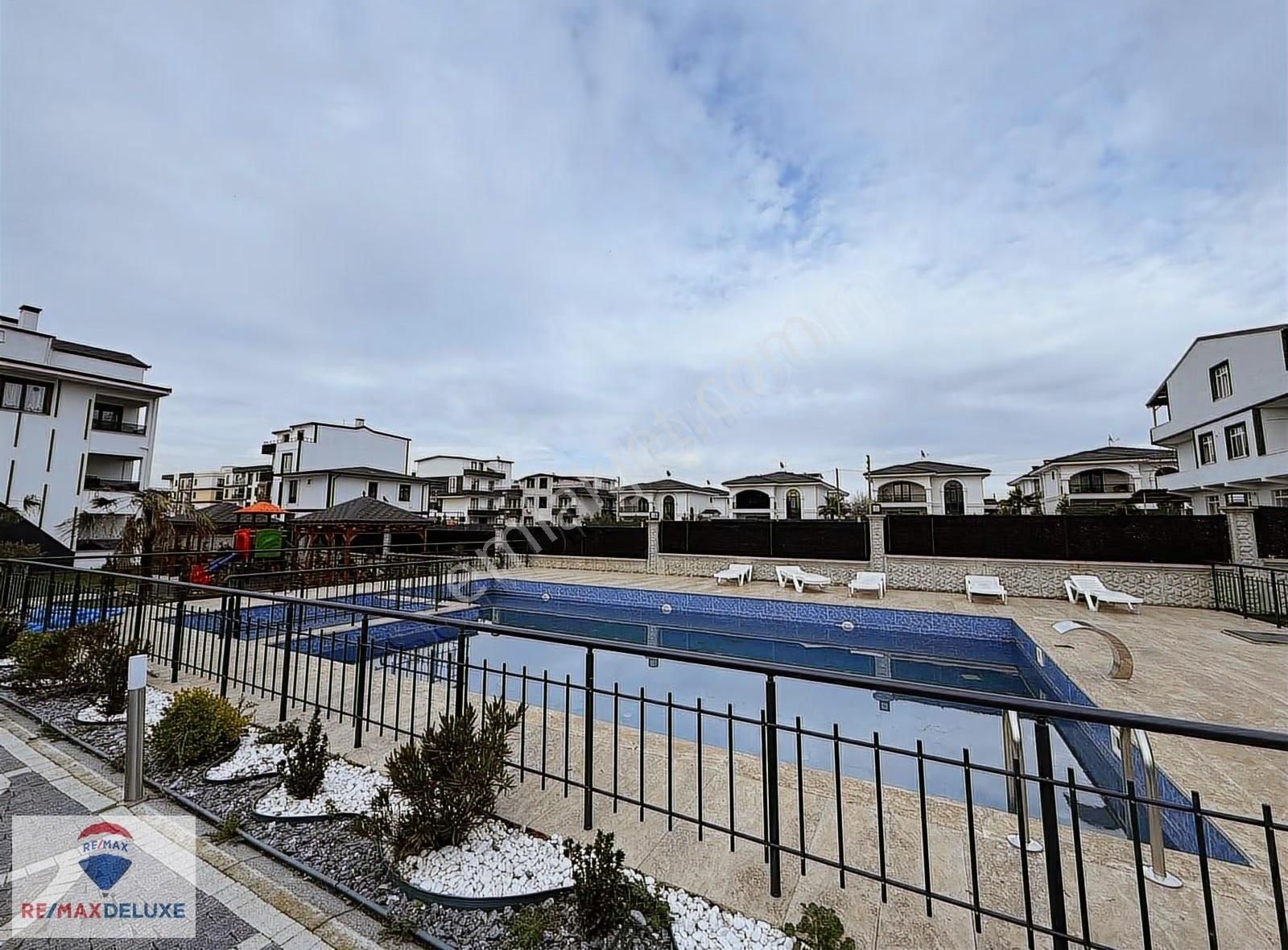 Kartepe Fsm Havuzlu Sitede Eğimsiz 2+1 Çatı Dubleks