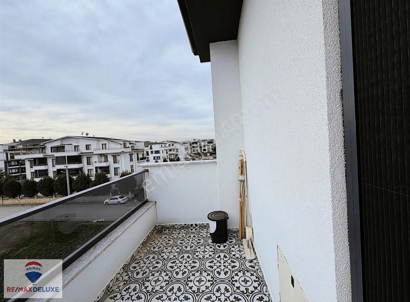 Kartepe Fsm Havuzlu Sitede Eğimsiz 2+1 Çatı Dubleks - Görsel 11