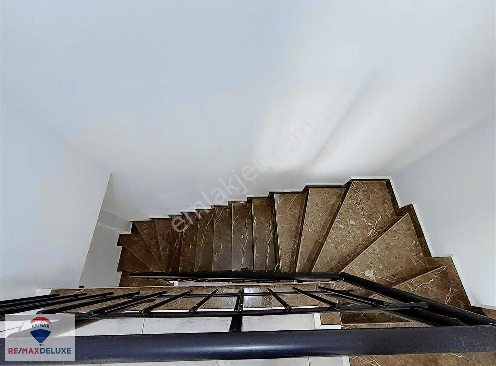 Kartepe Fsm Havuzlu Sitede Eğimsiz 2+1 Çatı Dubleks - Görsel 12