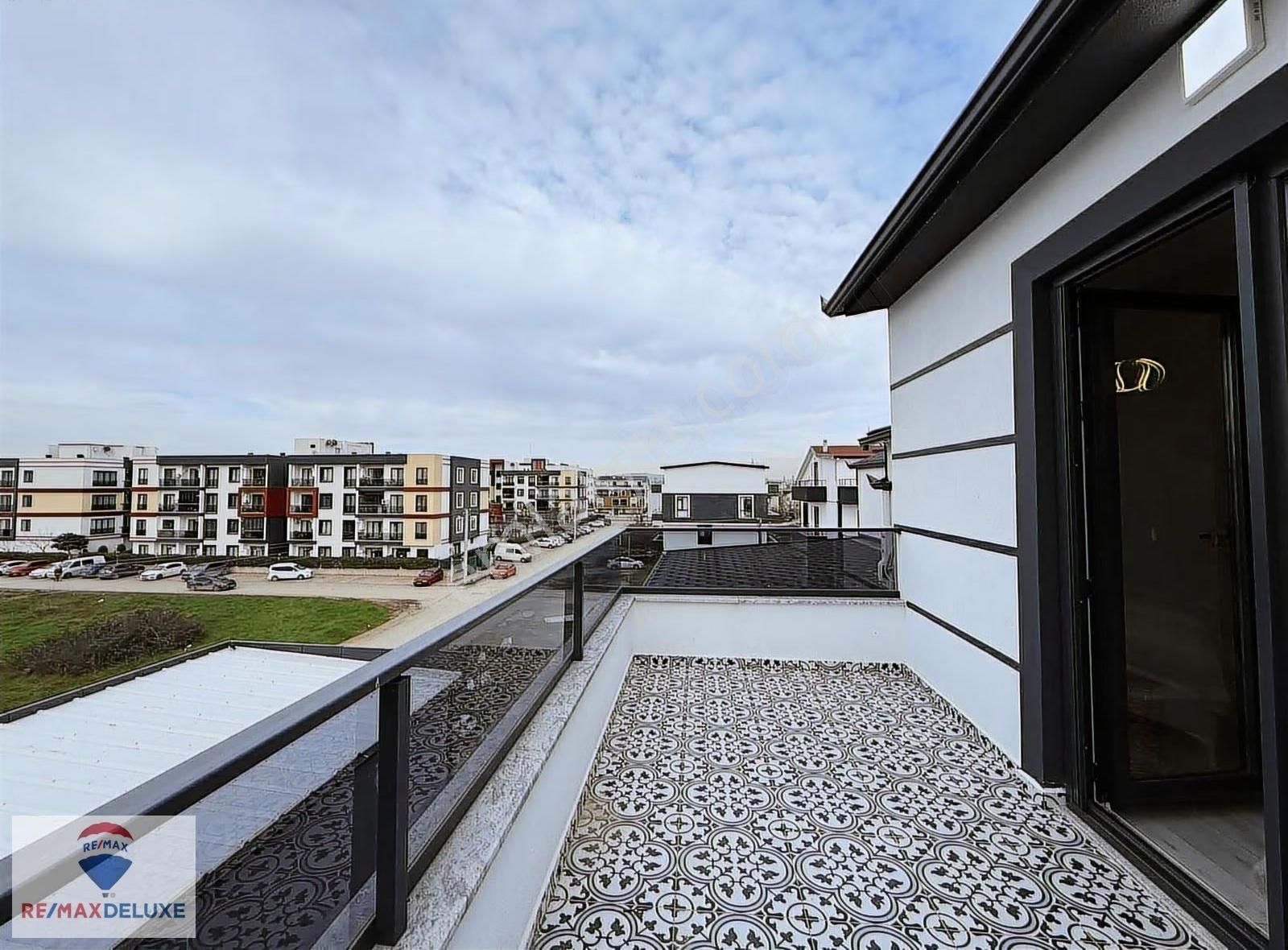 Kartepe Fsm Havuzlu Sitede Eğimsiz 2+1 Çatı Dubleks - Görsel 24