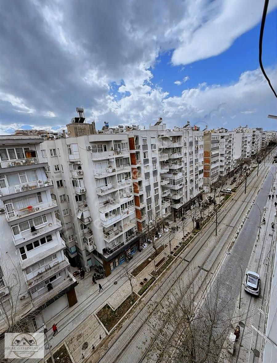 Hilal Gayrimenkulden K.toprakta Tramway Hattında Asansörlü*3+1* - Görsel 3