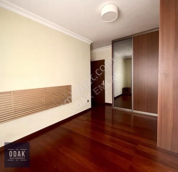 Odak'tan Bağdat Caddesi Üzerinde Genç Bina Da 2+1 Daire - Görsel 14