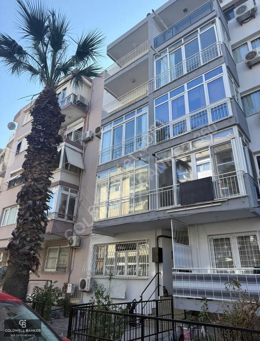İzmir Güzelyalı'nın Merkezinde Tamamı Yenilenmiş 3+1 Daire