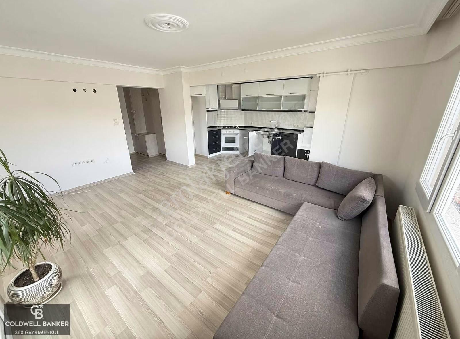 İzmir Konak Mithatpaşa Mahallesinde Satılık 3+1 Daire