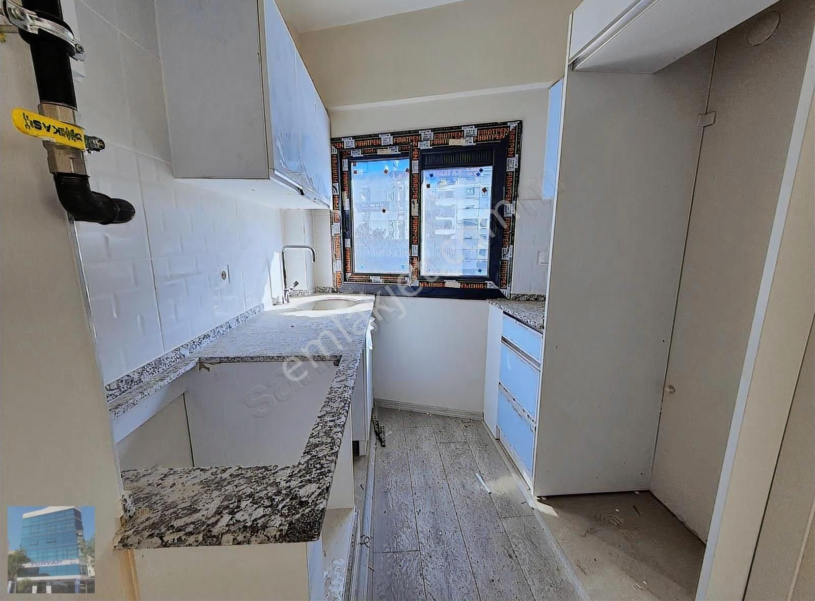 Karşıyaka Girne Bulvarında Kiralık 1+1 Daire - Görsel 12