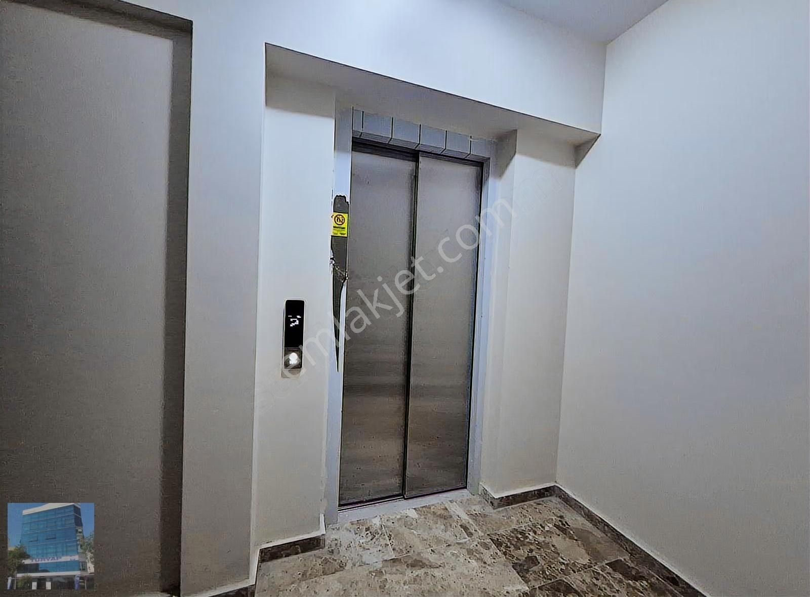 Karşıyaka Girne Bulvarında Kiralık 1+1 Daire - Görsel 3