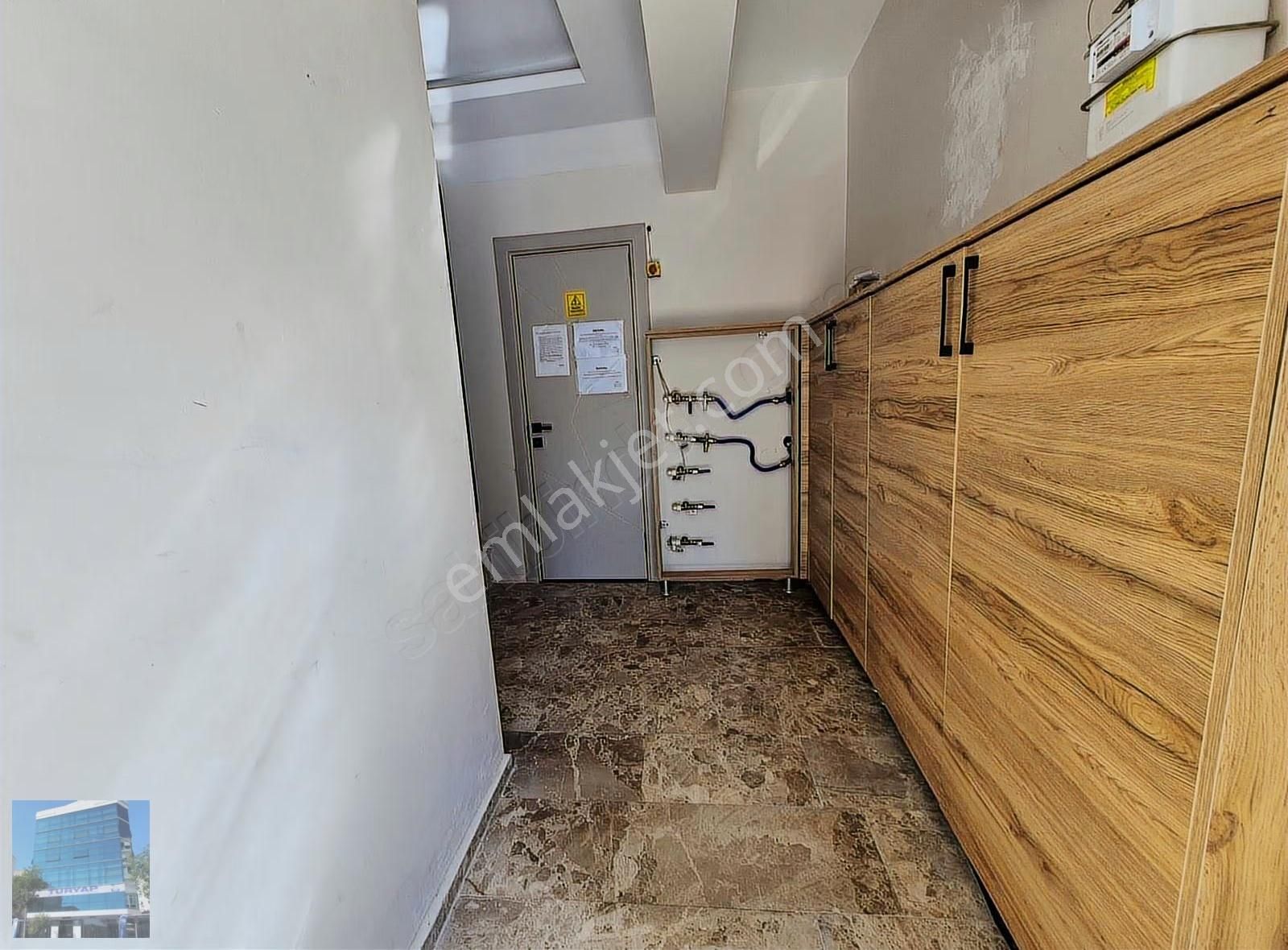 Karşıyaka Girne Bulvarında Kiralık 1+1 Daire - Görsel 9