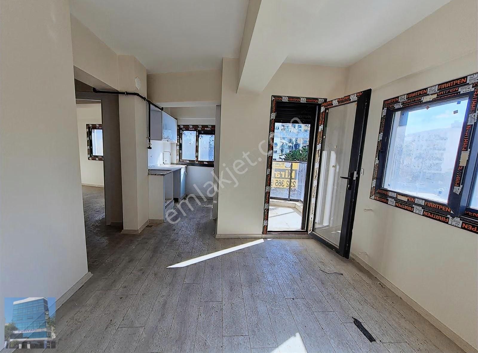 Karşıyaka Girne Bulvarında Kiralık 1+1 Daire