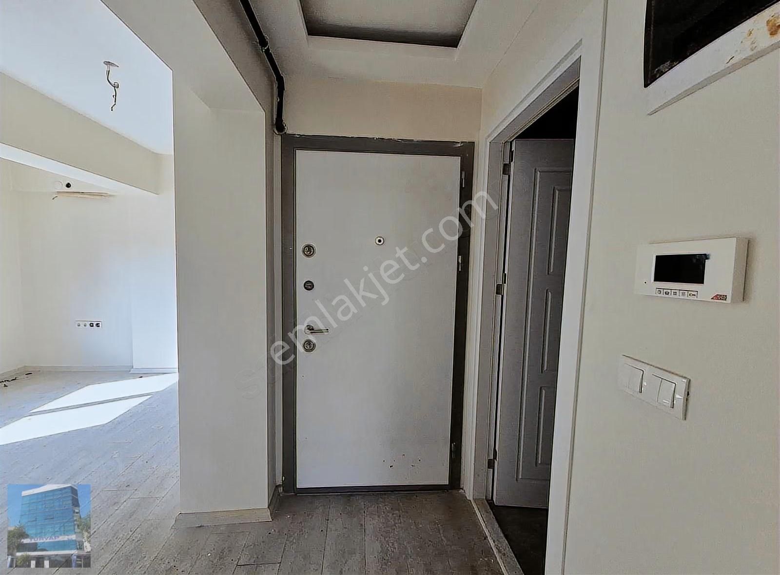 Karşıyaka Girne Bulvarında Kiralık 1+1 Daire - Görsel 6