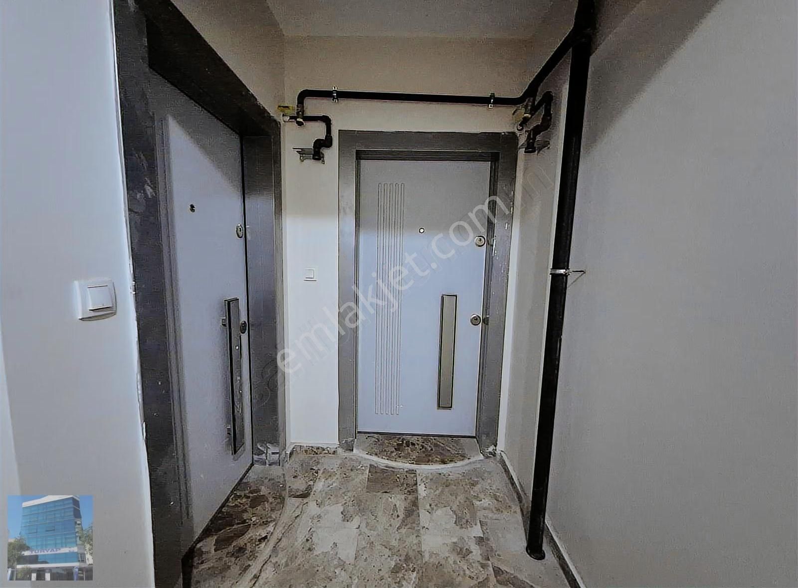 Karşıyaka Girne Bulvarında Kiralık 1+1 Daire - Görsel 16