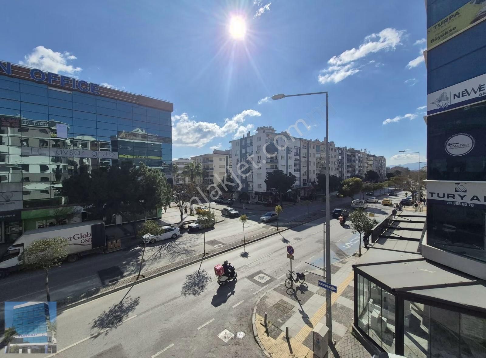 Karşıyaka Girne Bulvarında Kiralık 1+1 Daire - Görsel 8