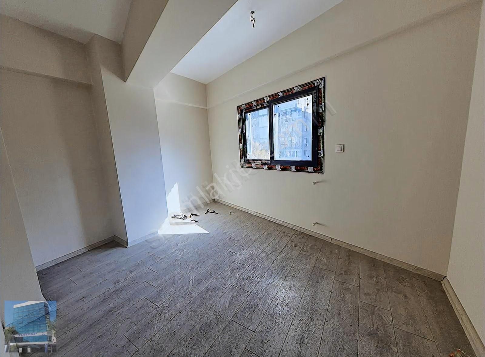 Karşıyaka Girne Bulvarında Kiralık 1+1 Daire - Görsel 11