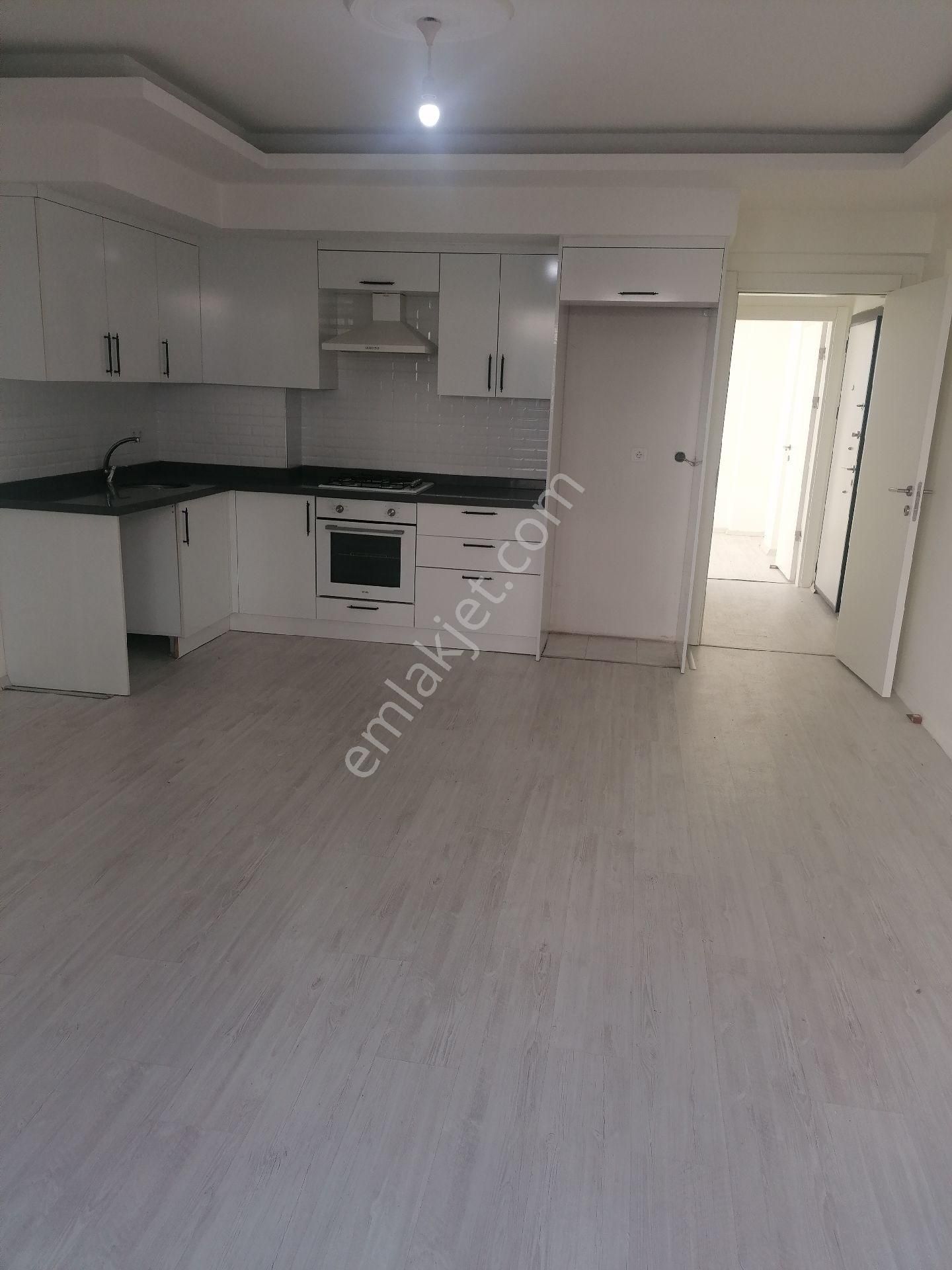 Karaburun Mahallesi Havuzlu Sitede 1+1