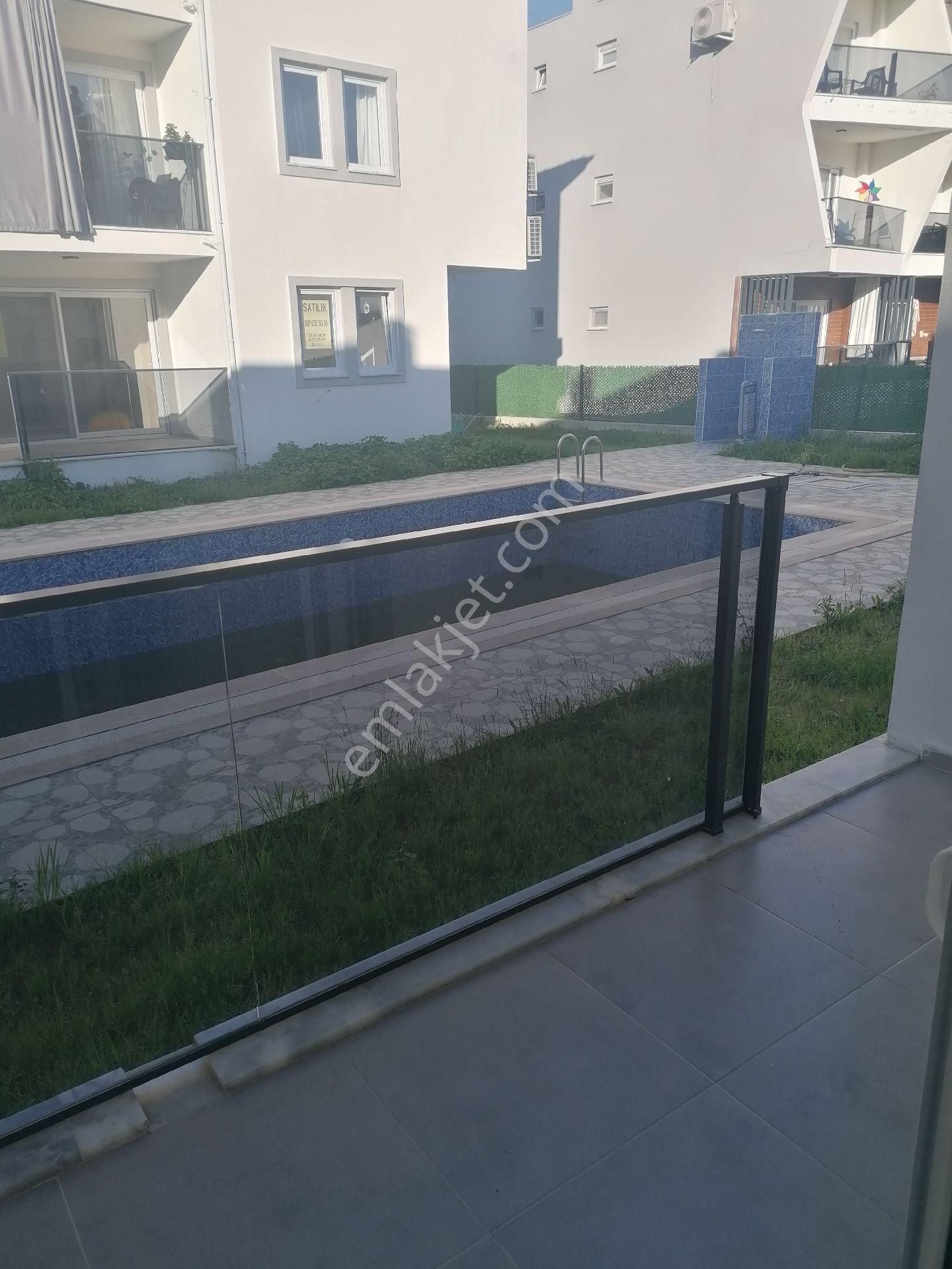 Karaburun Mahallesi Havuzlu Sitede 1+1 - Görsel 11